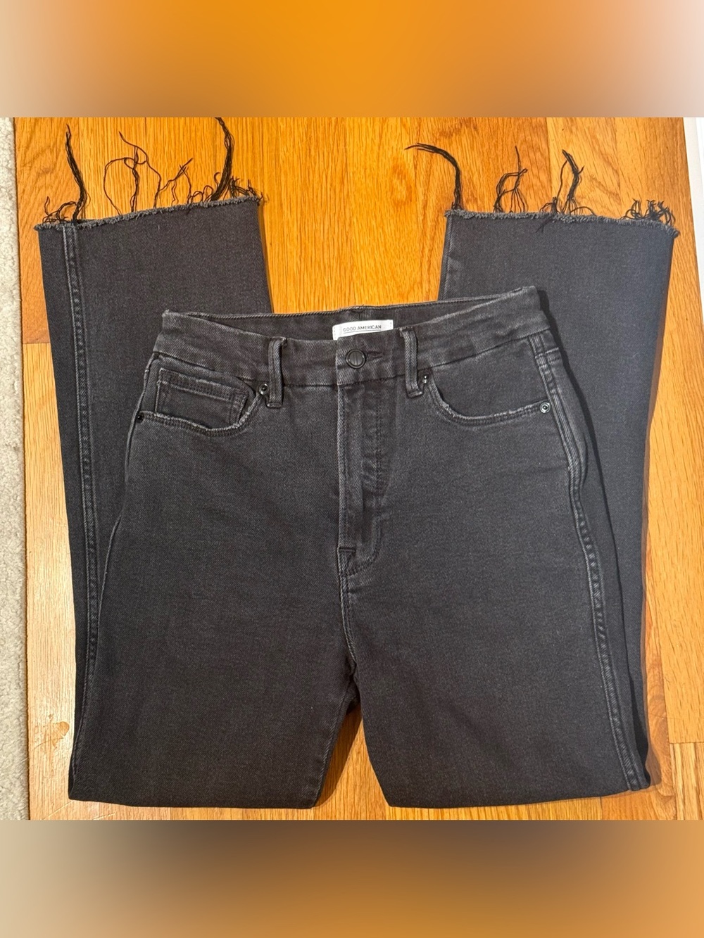 Good American-Good Curve Cropped Black High-Rise Jeans with Frayed Hem 4/27
